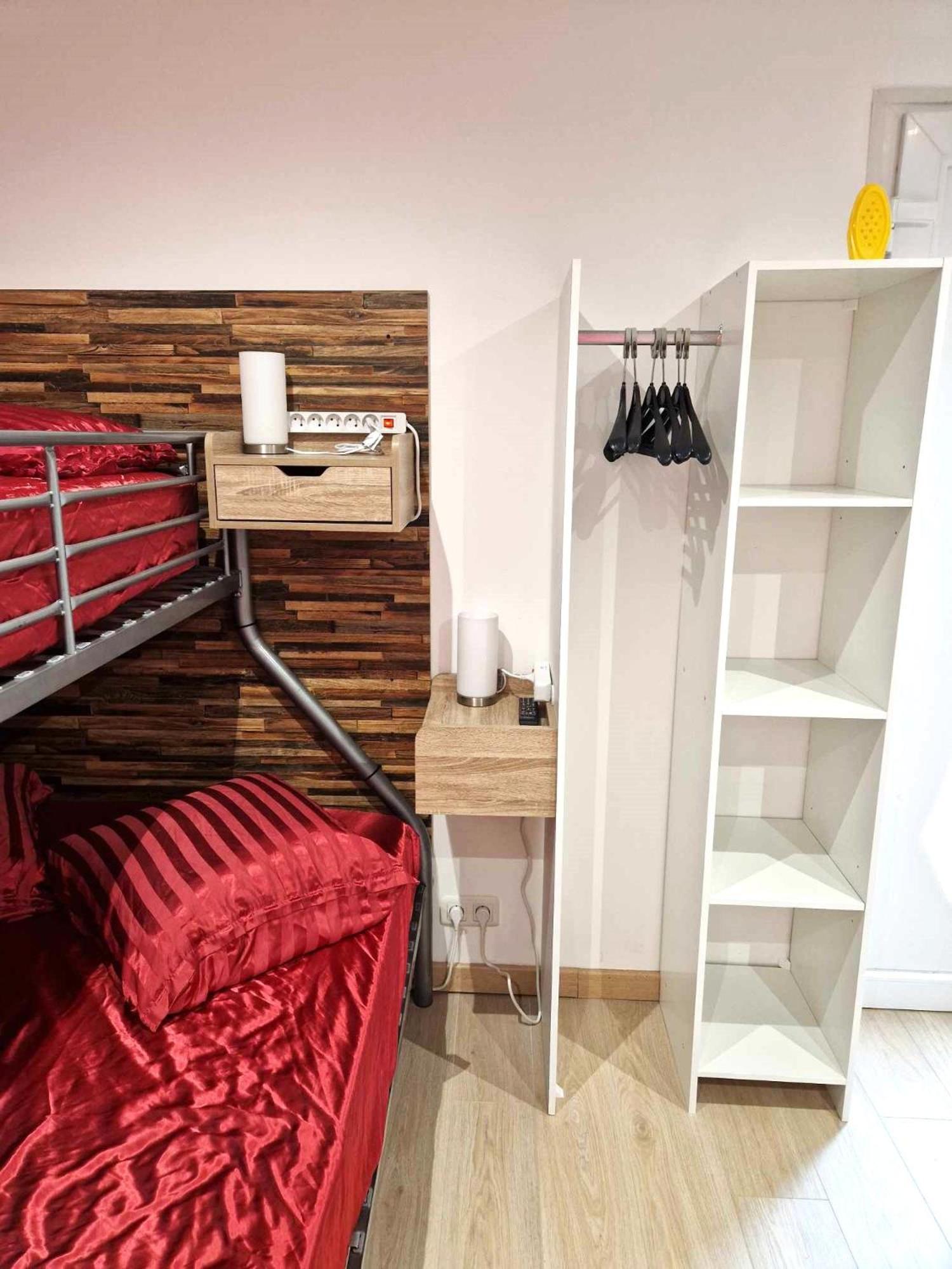 03 - Joli Studio Traversant Situe Au Rdc Avec 2 Lits, Tout Equipe Pour 1, 2 Ou 3 Personnes Maximum, Entree Independante Donnant Sur Parking Dont Une Place Est Reservee Devant La Porte, Grand Fourgon Possible Et Petit Jardin Sur L'Arriere Comme Une Ma Razac-sur-l'Isle Exterior photo