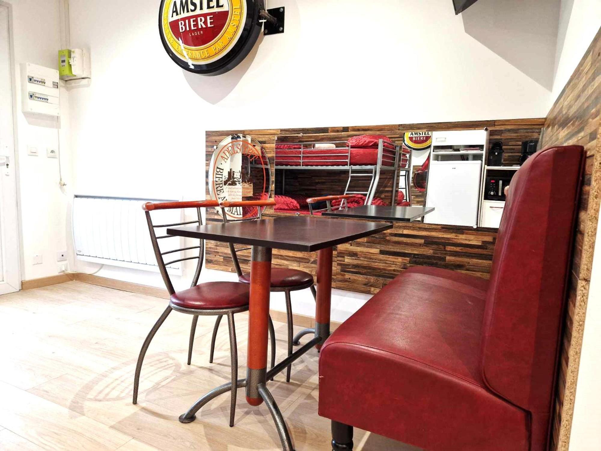 03 - Joli Studio Traversant Situe Au Rdc Avec 2 Lits, Tout Equipe Pour 1, 2 Ou 3 Personnes Maximum, Entree Independante Donnant Sur Parking Dont Une Place Est Reservee Devant La Porte, Grand Fourgon Possible Et Petit Jardin Sur L'Arriere Comme Une Ma Razac-sur-l'Isle Exterior photo