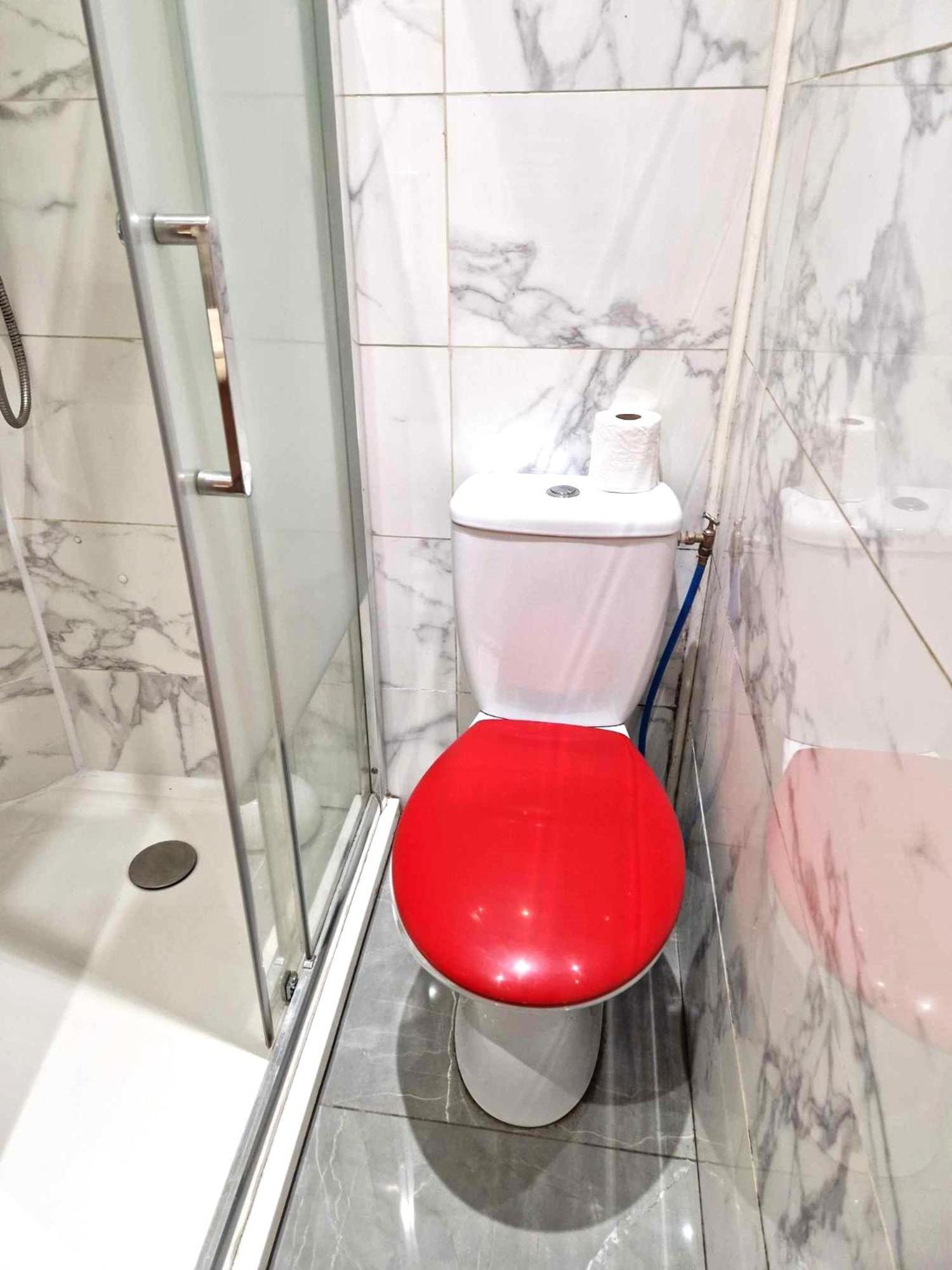 03 - Joli Studio Traversant Situe Au Rdc Avec 2 Lits, Tout Equipe Pour 1, 2 Ou 3 Personnes Maximum, Entree Independante Donnant Sur Parking Dont Une Place Est Reservee Devant La Porte, Grand Fourgon Possible Et Petit Jardin Sur L'Arriere Comme Une Ma Razac-sur-l'Isle Exterior photo