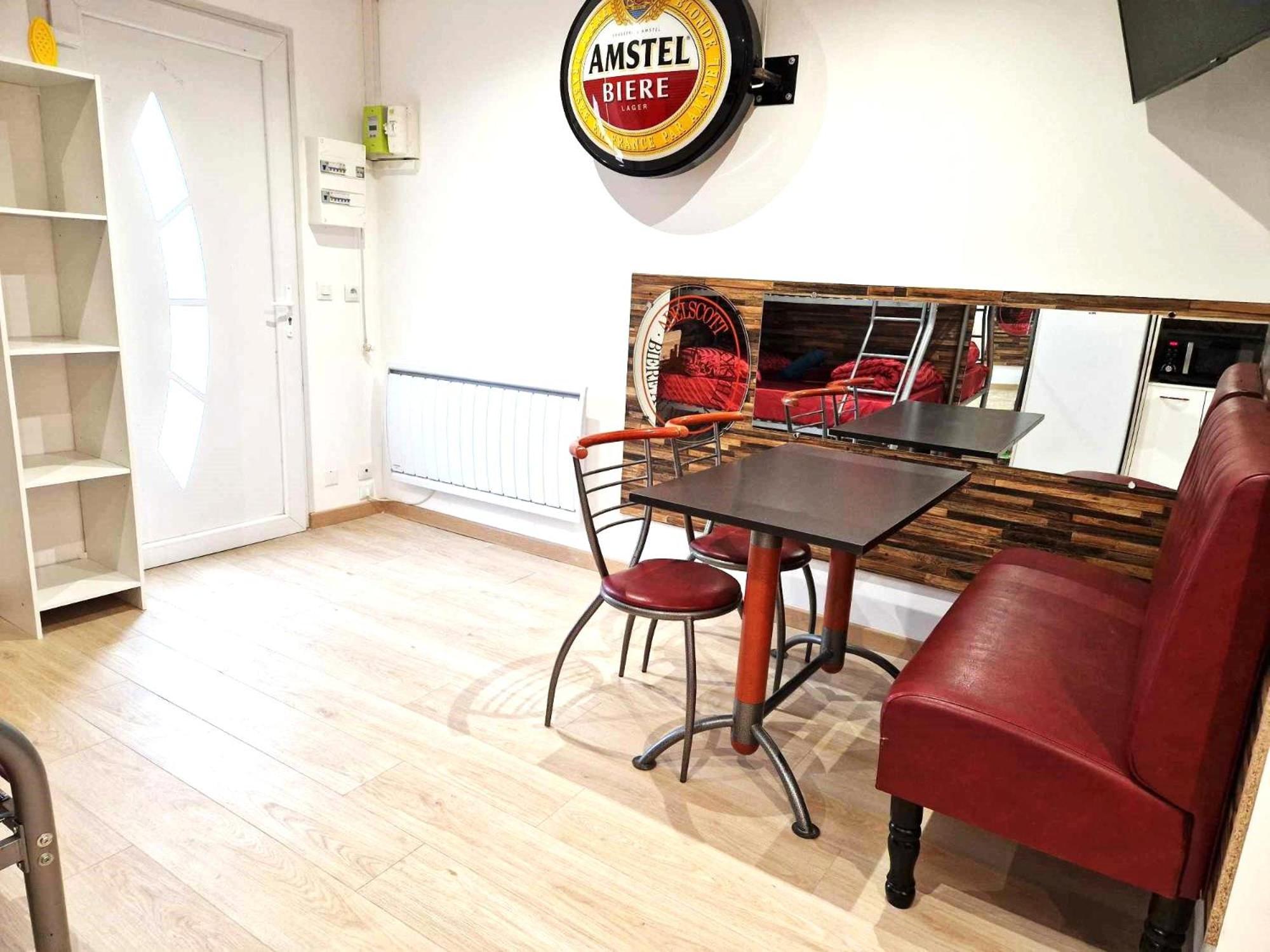 03 - Joli Studio Traversant Situe Au Rdc Avec 2 Lits, Tout Equipe Pour 1, 2 Ou 3 Personnes Maximum, Entree Independante Donnant Sur Parking Dont Une Place Est Reservee Devant La Porte, Grand Fourgon Possible Et Petit Jardin Sur L'Arriere Comme Une Ma Razac-sur-l'Isle Exterior photo