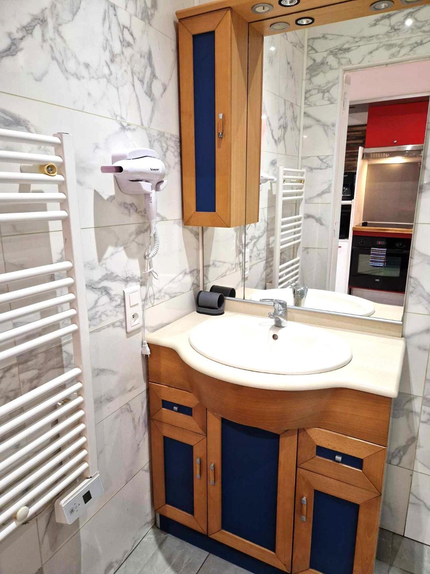 03 - Joli Studio Traversant Situe Au Rdc Avec 2 Lits, Tout Equipe Pour 1, 2 Ou 3 Personnes Maximum, Entree Independante Donnant Sur Parking Dont Une Place Est Reservee Devant La Porte, Grand Fourgon Possible Et Petit Jardin Sur L'Arriere Comme Une Ma Razac-sur-l'Isle Exterior photo