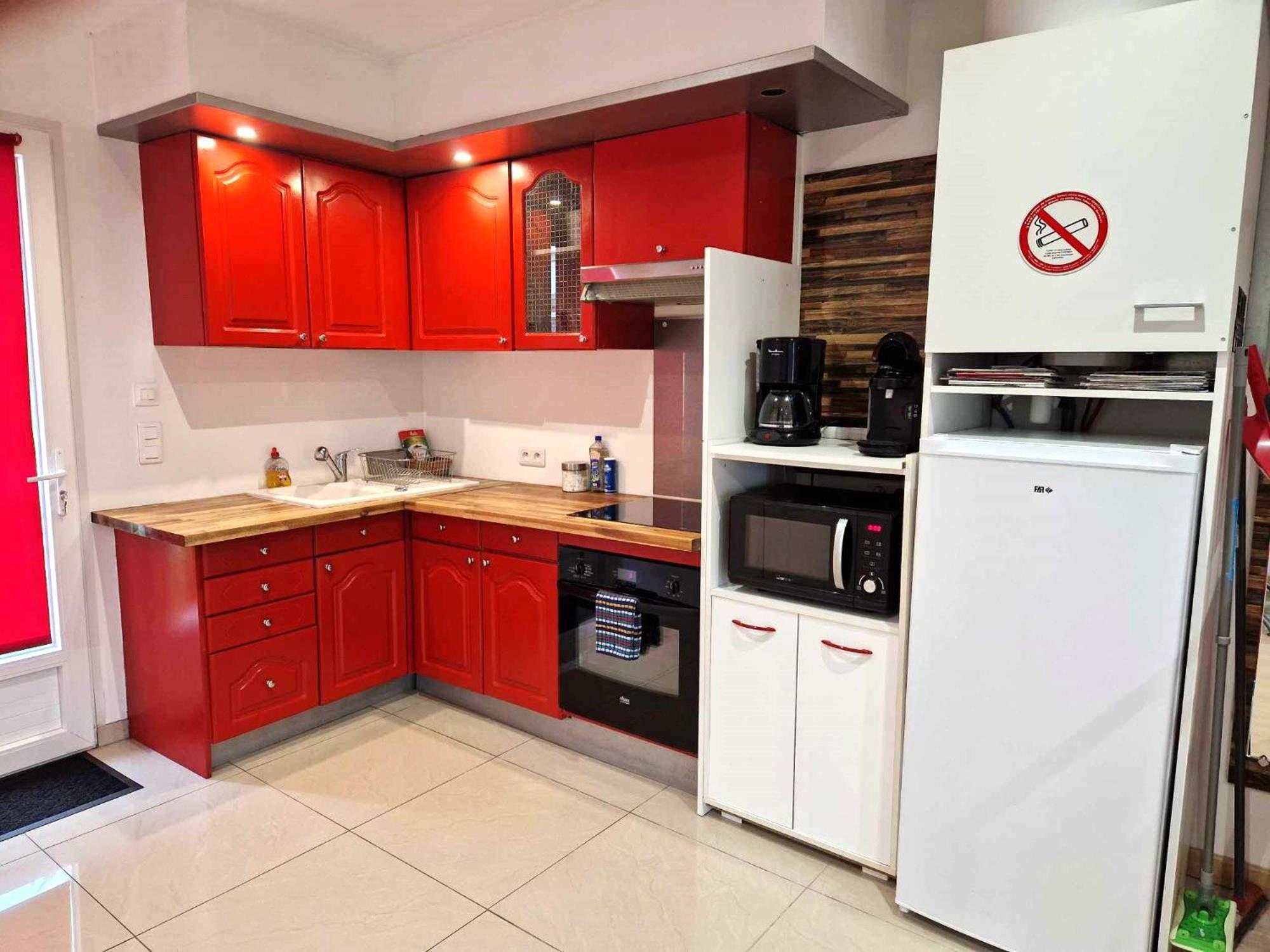 03 - Joli Studio Traversant Situe Au Rdc Avec 2 Lits, Tout Equipe Pour 1, 2 Ou 3 Personnes Maximum, Entree Independante Donnant Sur Parking Dont Une Place Est Reservee Devant La Porte, Grand Fourgon Possible Et Petit Jardin Sur L'Arriere Comme Une Ma Razac-sur-l'Isle Exterior photo